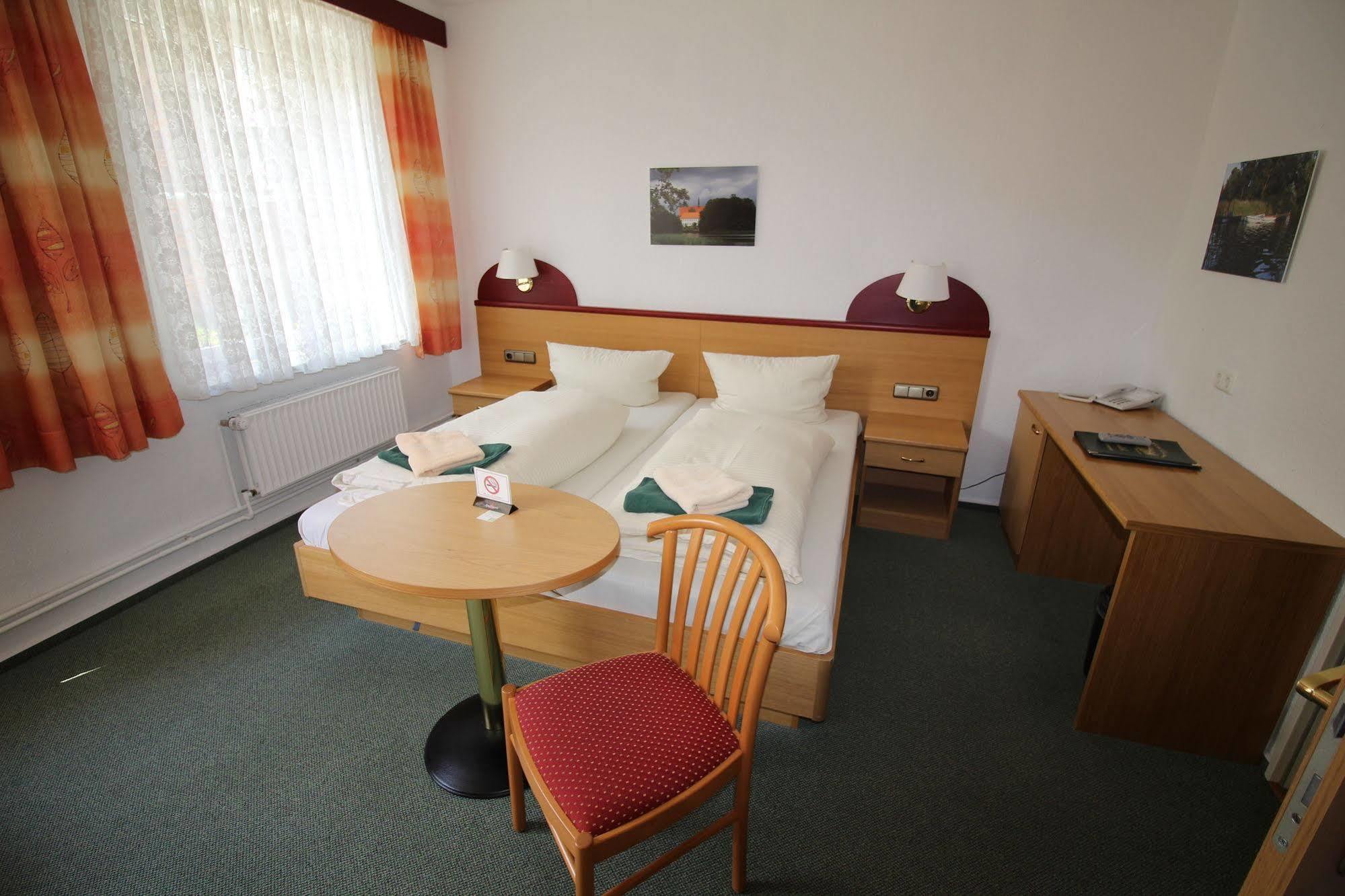 Hotel Carstens Bordesholm Extérieur photo